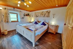 Das Schlafzimmer mit Doppelbett