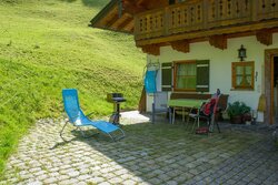 Eingangsbereich zur Ferienwohnung mit Terrasse und Grillplatz
